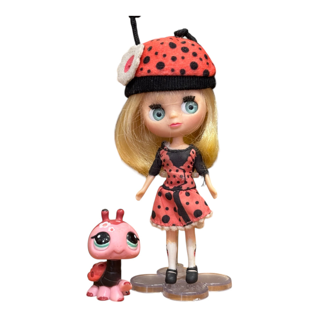 Littlest Petshop Blythe nukke #B10 ja Leppäkerttu #1859 setti