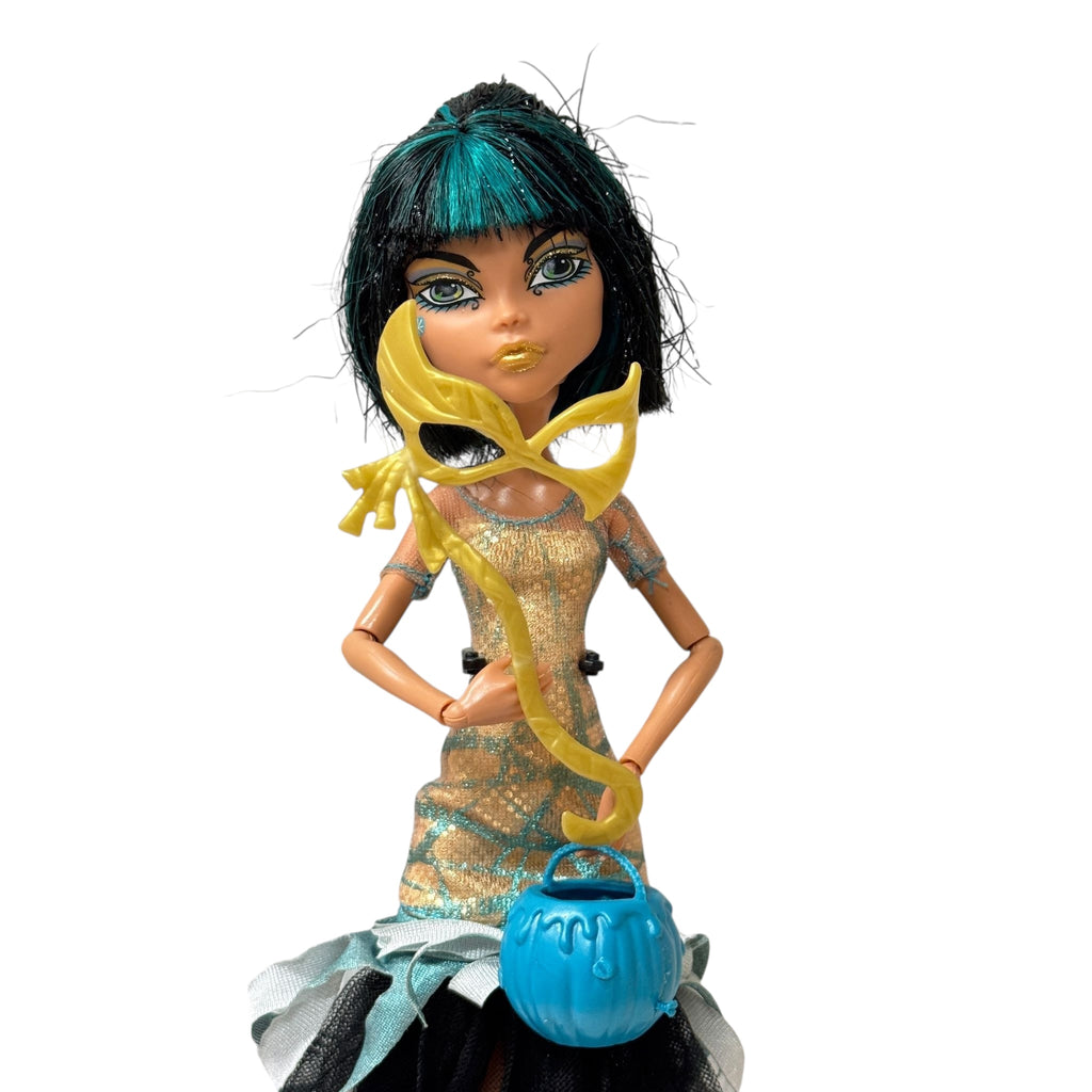 Monster High Ghouls Rule Cleo De Nile nukke ja teline