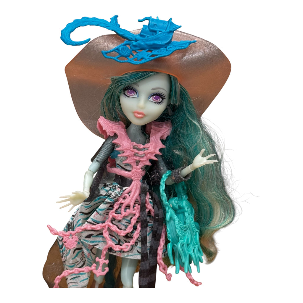 Monster High Haunted Student Spirits Vandala Doubloons nukke ja teline