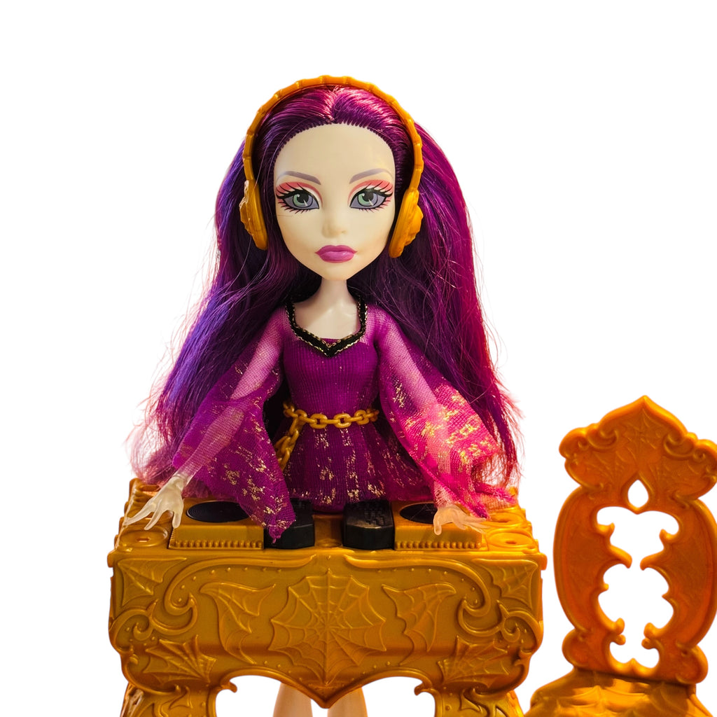 Monster High Spectra Vondergeist 13 Wishes Party Lounge DJ nukke setti